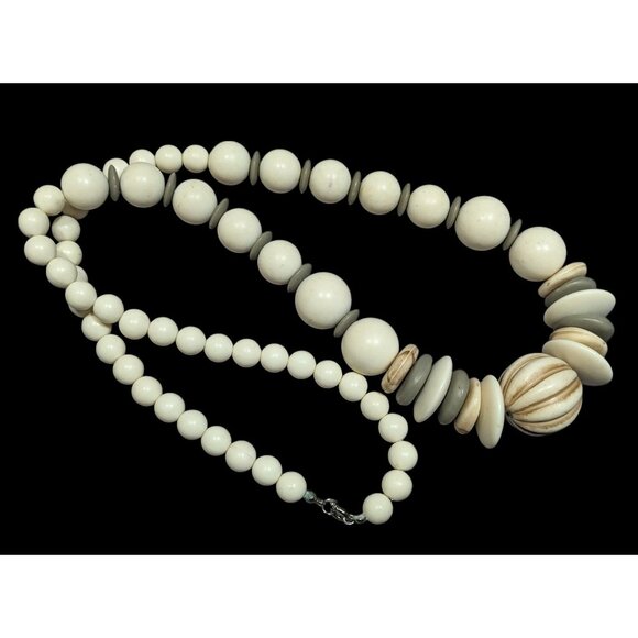 Vintage Cream And Grey Lucite Beaded Necklace - Picture 1 of 5